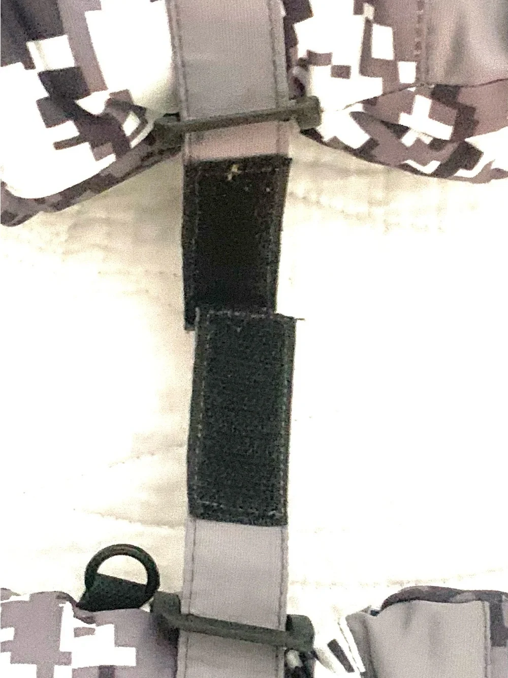 3M Thinsulate Kids Mittens in Black & Gray Digital Camo, made of polyester, L/XL